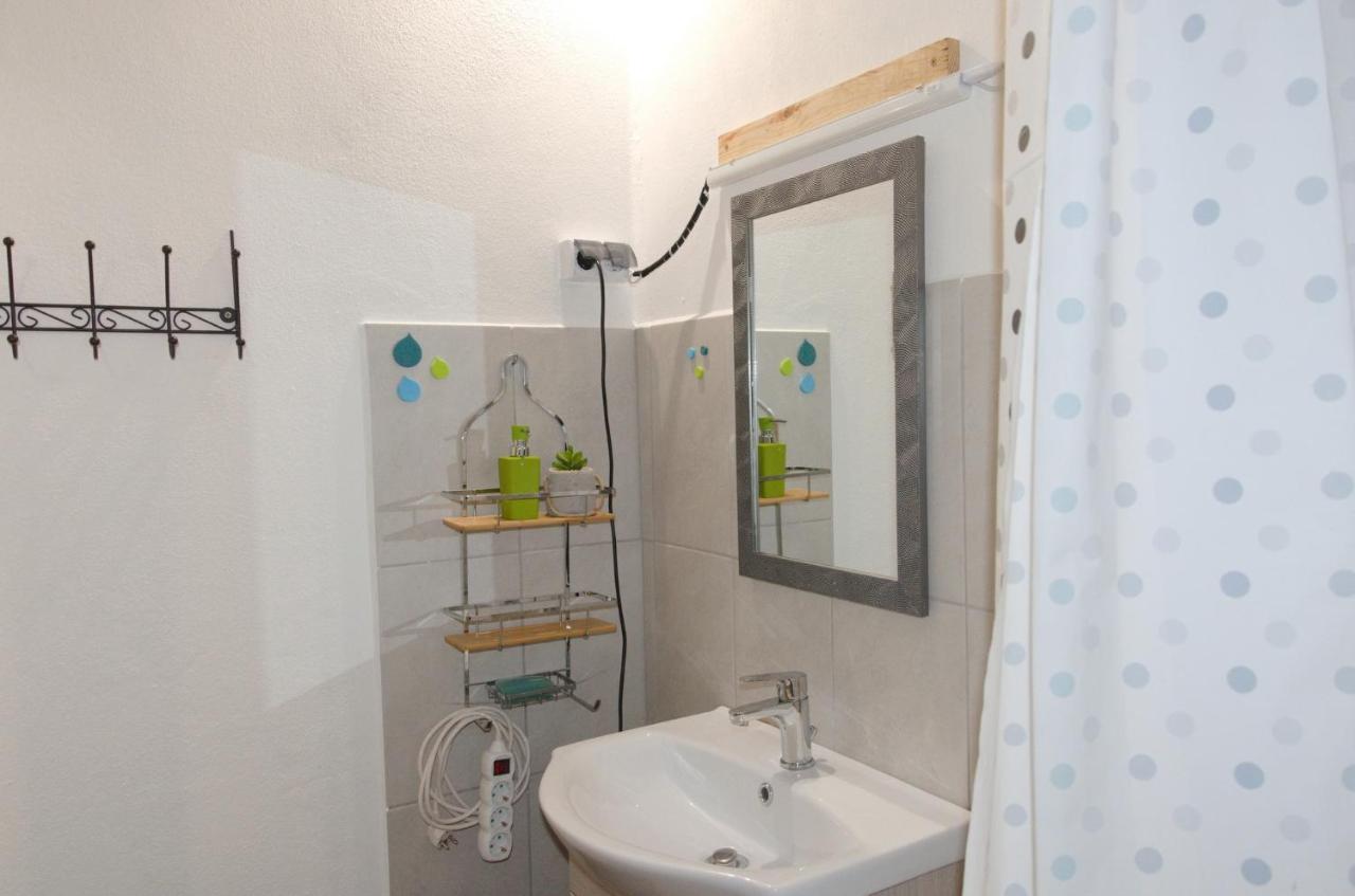 Green Dot Home Сомбатгей Екстер'єр фото